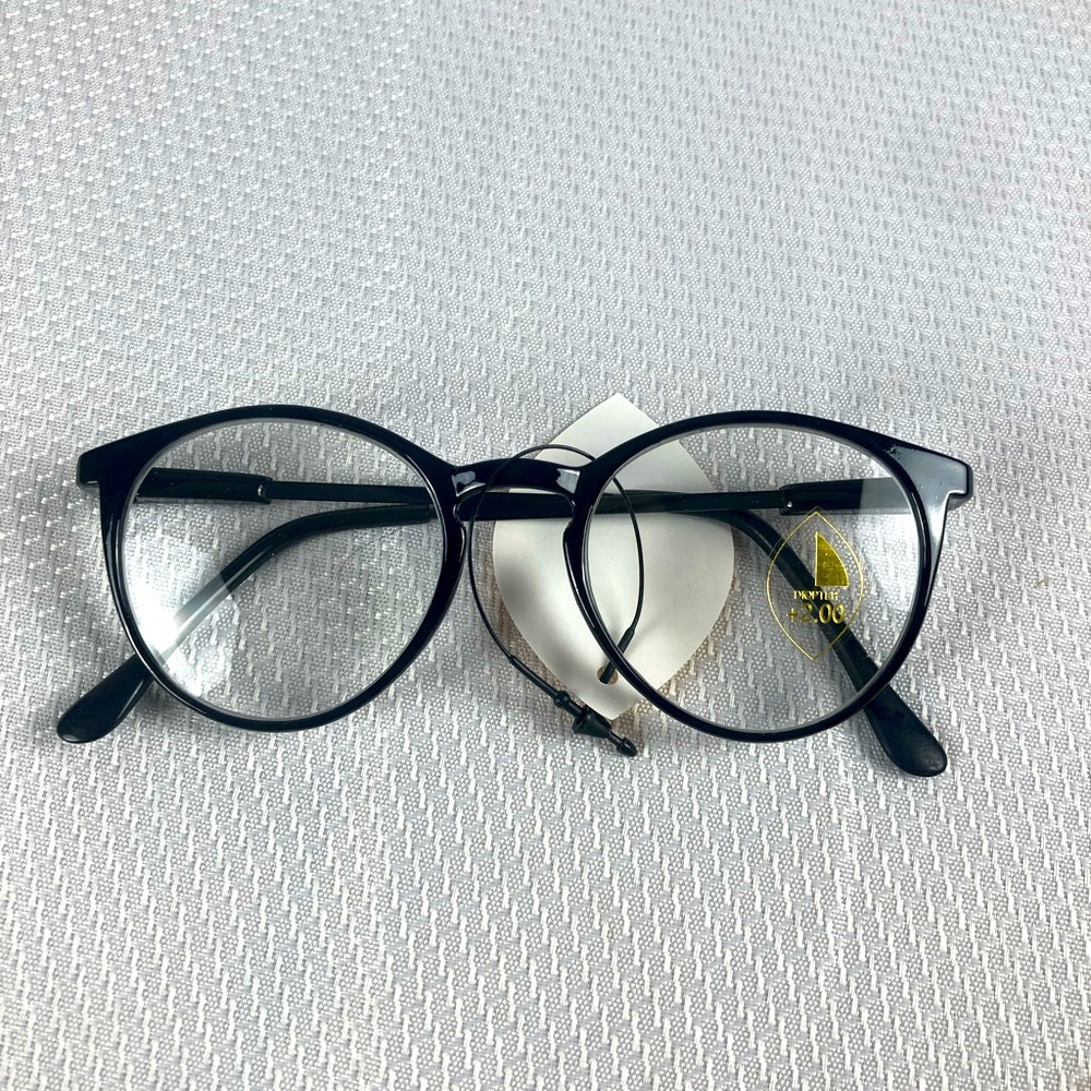 Round Reading Glasses with Black Frames. Diopter +2.00